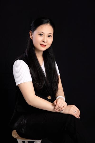 地產(chǎn)景觀研究院  設(shè)計(jì)院長(zhǎng) 鄭霞